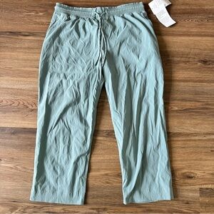 Athleta Trekkie Straight Crop High Rise Pants Women 14 Stretch Lightweight Green